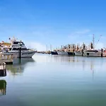 Hawaiian Gardens 22