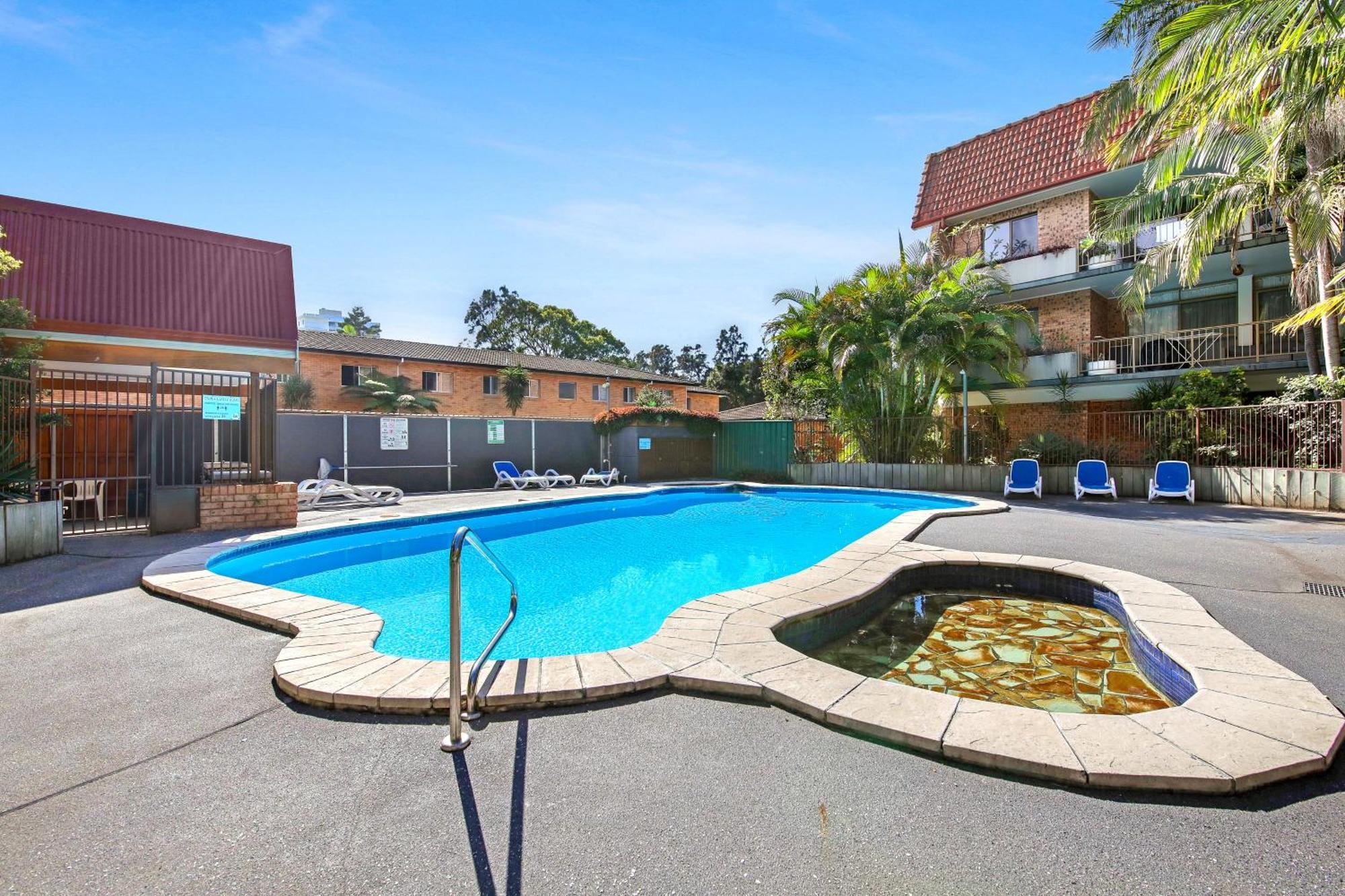 Hawaiian Gardens 17 Apartment