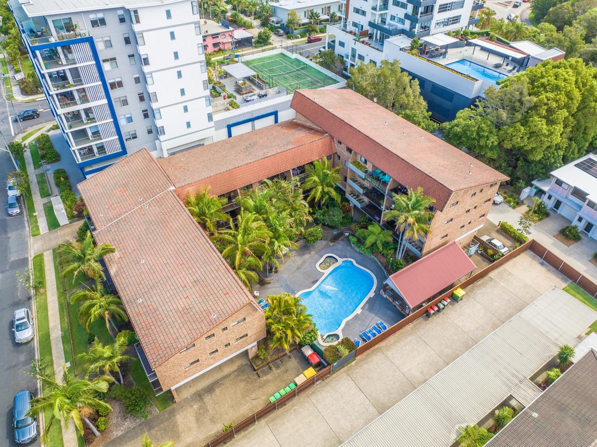 Apartment Hawaiian Gardens 17 *