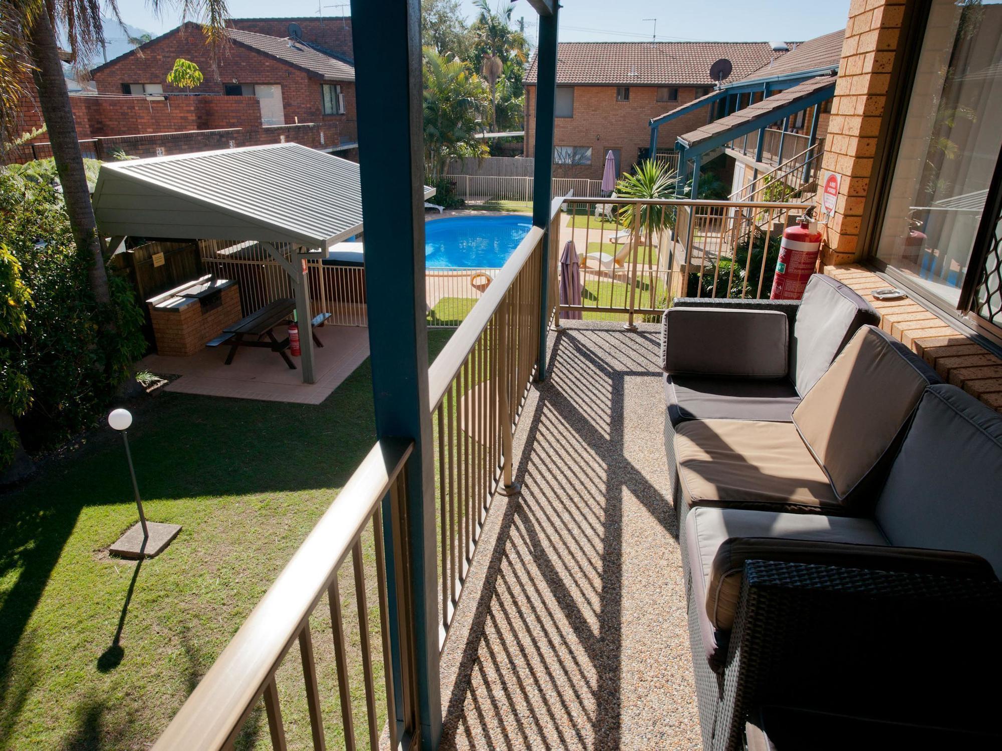 Beachside Gardens 5 *