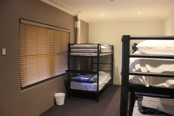 Central Backpackers Hostel *