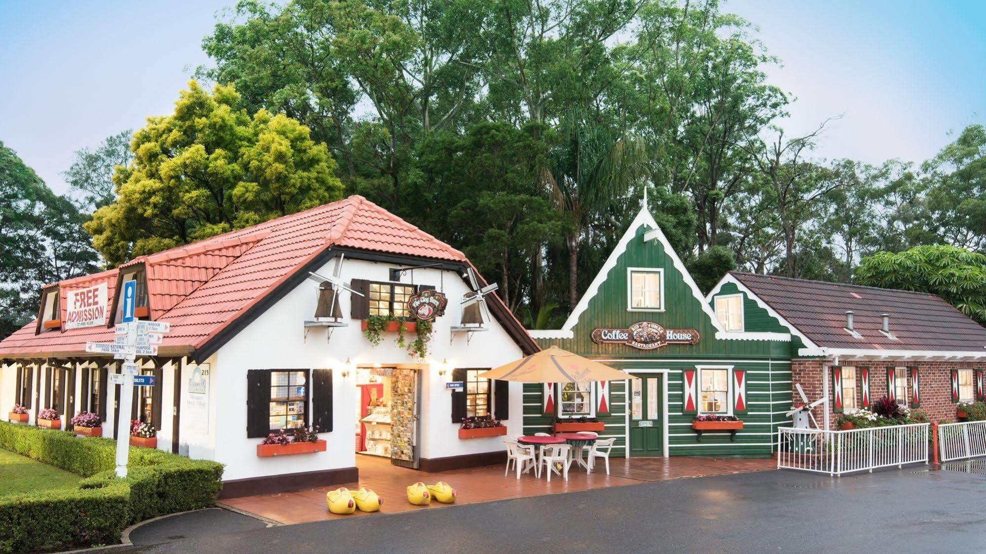 Clog Barn 3*