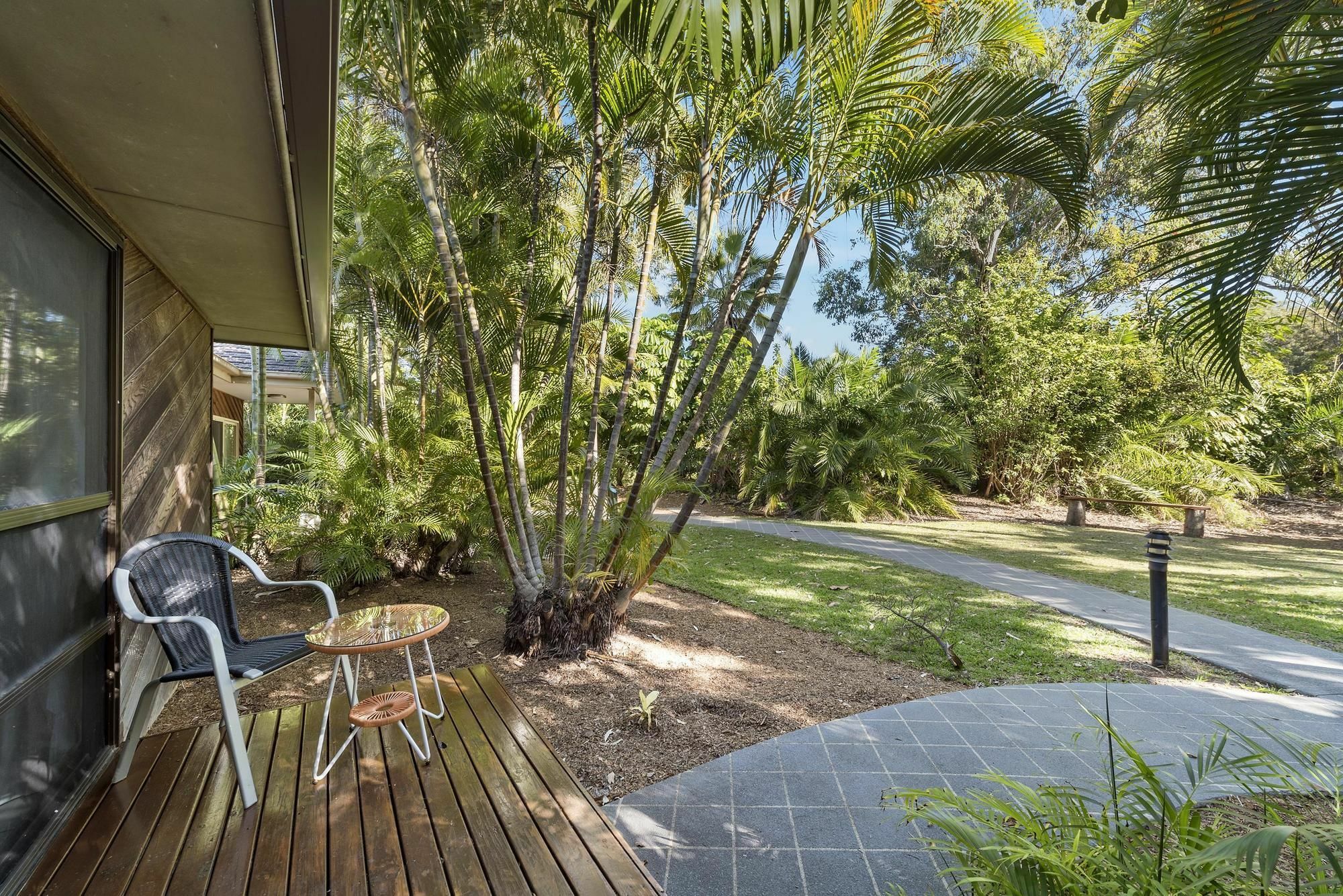 Aanuka Tropical Bure Apartment