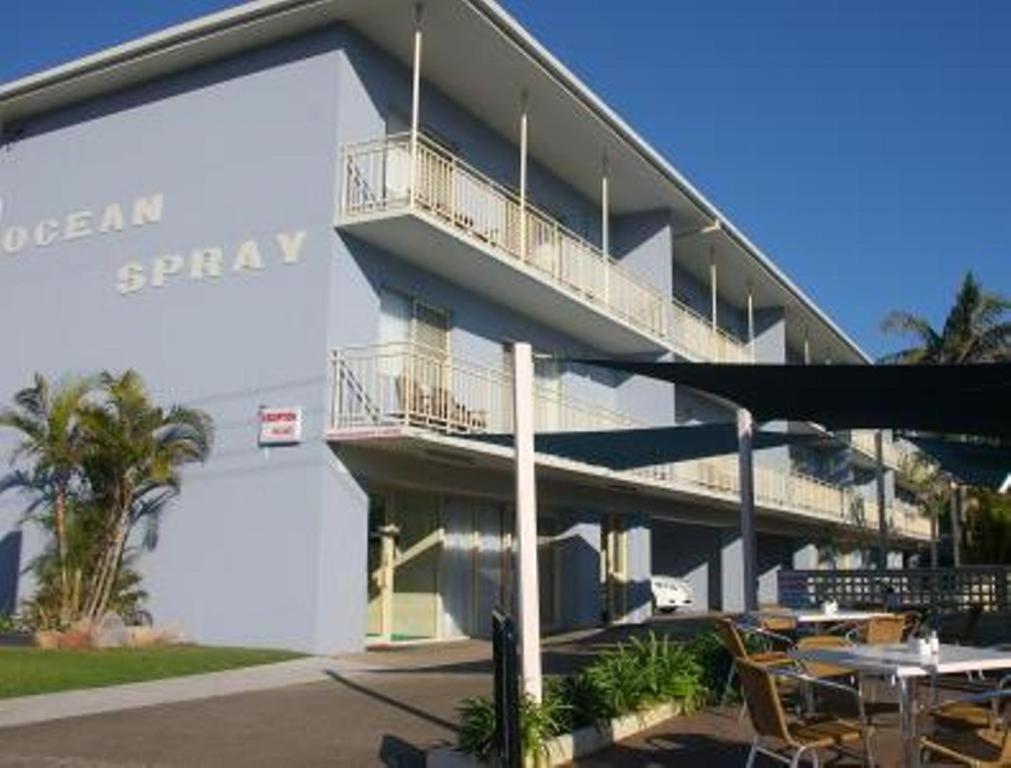 Ocean Spray Apartment *